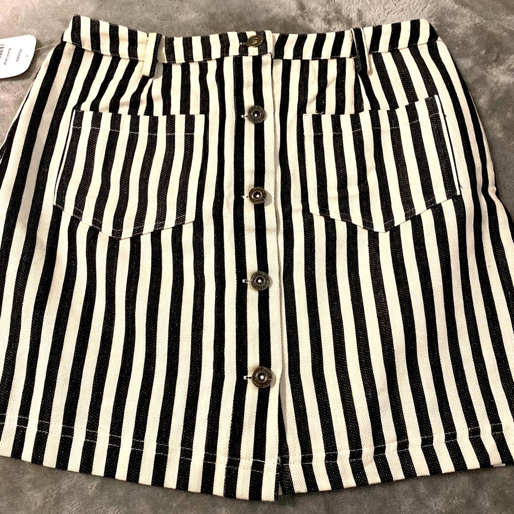 Stripped mini skirt